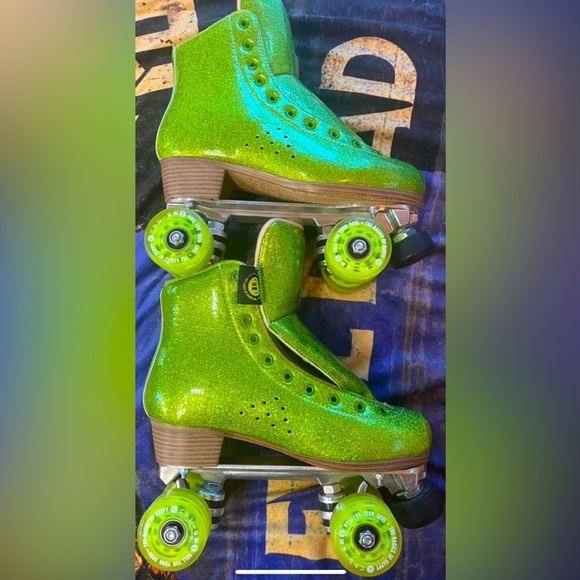 Basics of happy brand - green glitter roller skates womens 9-10 - Picture 1 of 4